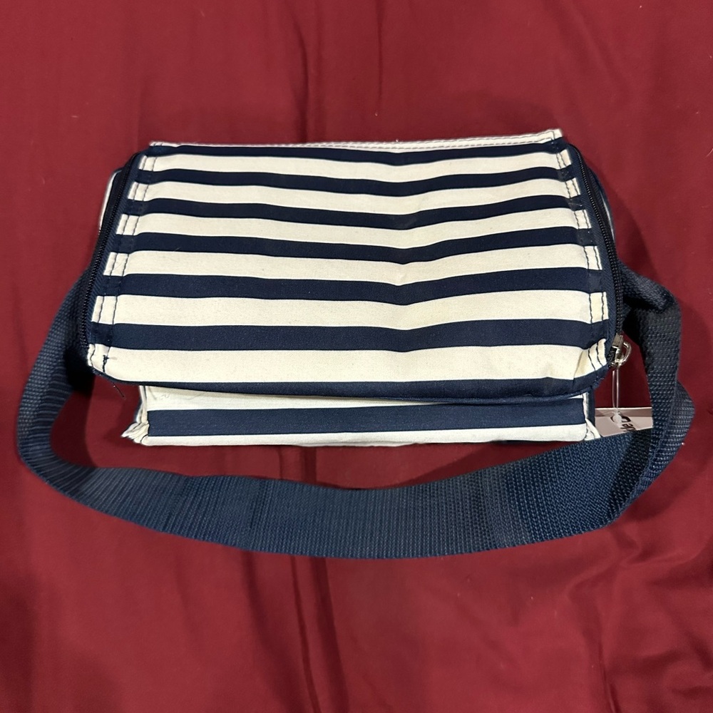 Buckle Lunch Box - Picture 2 of 5